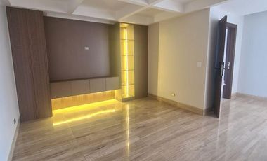 Venta de Departamento de 2 Dormitorios, Sector Tenis Plaza Samborondón, Ecuador