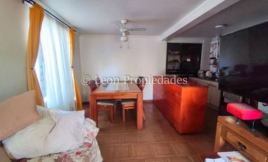 Leon Propiedades vende casa en Curacaví centro.