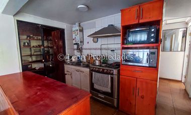 Leon Propiedades vende casa en Curacaví centro.