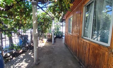 Leon Propiedades vende casa en Curacaví centro.