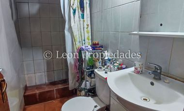 Leon Propiedades vende casa en Curacaví centro.