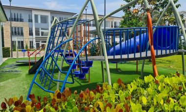 Renta de Departamento de 2 dormitorios, Urb. Puertas del Río, Samborondón, Ecuador