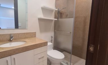 Renta de Departamento de 2 dormitorios, Sector Tenis Club Samborondón, Ecuador