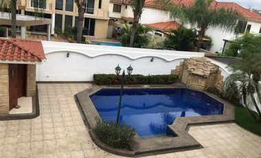 Renta de Casa de 4 dormitorios, Sector Samborondón, Ecuador