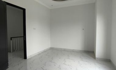 RUMAH CLUSTER 1MAN DI JAKARTA TIMUR STRATEGIS BEBAS BANJIR SHM DKT TOL