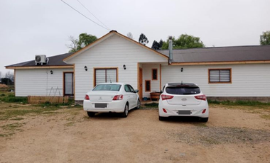 Venta o Permuta de Casa de 240m2 en Yerbas Buenas