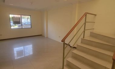 En alquiler amplia casa de tres dormitorios en Ciudad Celeste, Nuevo Samborondon