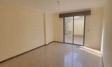 En alquiler amplia casa de tres dormitorios en Ciudad Celeste, Nuevo Samborondon