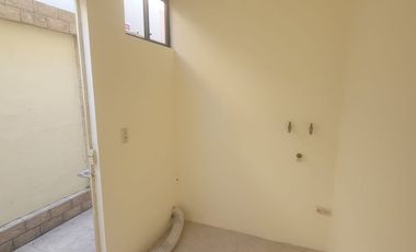 En alquiler amplia casa de tres dormitorios en Ciudad Celeste, Nuevo Samborondon