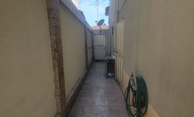 En alquiler amplia casa de tres dormitorios en Ciudad Celeste, Nuevo Samborondon