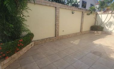 En alquiler amplia casa de tres dormitorios en Ciudad Celeste, Nuevo Samborondon