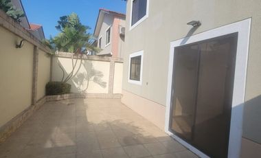 En alquiler amplia casa de tres dormitorios en Ciudad Celeste, Nuevo Samborondon