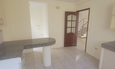 En alquiler amplia casa de tres dormitorios en Ciudad Celeste, Nuevo Samborondon