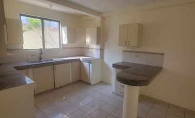 En alquiler amplia casa de tres dormitorios en Ciudad Celeste, Nuevo Samborondon