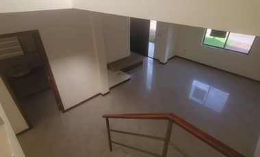 En alquiler amplia casa de tres dormitorios en Ciudad Celeste, Nuevo Samborondon