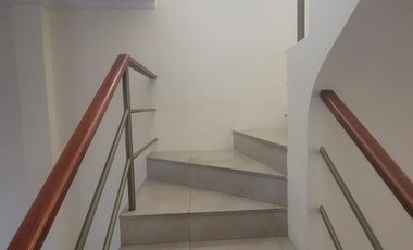 En alquiler amplia casa de tres dormitorios en Ciudad Celeste, Nuevo Samborondon