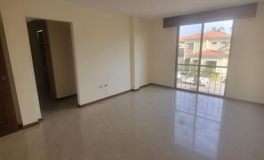 En alquiler amplia casa de tres dormitorios en Ciudad Celeste, Nuevo Samborondon