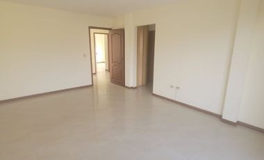 En alquiler amplia casa de tres dormitorios en Ciudad Celeste, Nuevo Samborondon