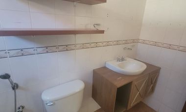 En alquiler amplia casa de tres dormitorios en Ciudad Celeste, Nuevo Samborondon