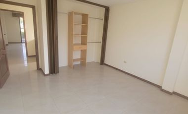 En alquiler amplia casa de tres dormitorios en Ciudad Celeste, Nuevo Samborondon