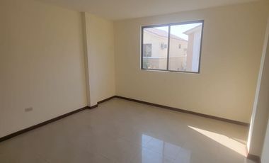 En alquiler amplia casa de tres dormitorios en Ciudad Celeste, Nuevo Samborondon