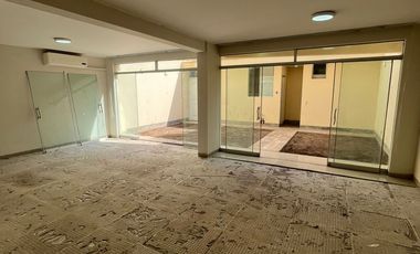 Venta Casa En Urb Los Cedros De Villa Chorrillos 192 Mt / 3 Pisos