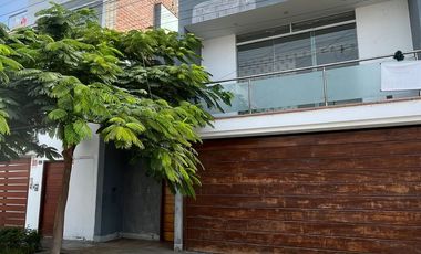 Venta Casa En Urb Los Cedros De Villa Chorrillos 192 Mt / 3 Pisos