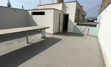 Venta Casa En Urb Los Cedros De Villa Chorrillos 192 Mt / 3 Pisos