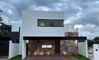 Casa en Venta Privada Praderas del Mayab Modelo Trébol Plus, Conkal.