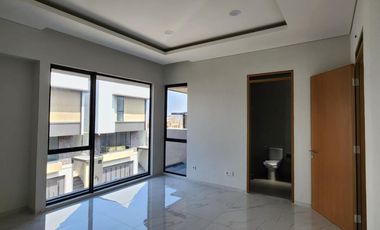 Y. Dijual  Rumah 2 lantai di Setra Duta Grande Corner Bandung