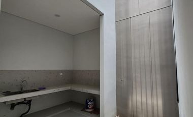 Y. Dijual  Rumah 2 lantai di Setra Duta Grande Corner Bandung