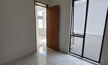 Y. Dijual  Rumah 2 lantai di Setra Duta Grande Corner Bandung