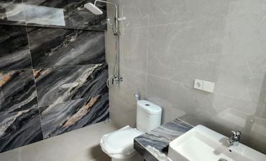 Y. Dijual  Rumah 2 lantai di Setra Duta Grande Corner Bandung