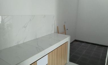 Y. DIJUAL RUMAH 2 LANTAI DI BATUNUNGGAL BANDUNG SOEKARNO HATTA