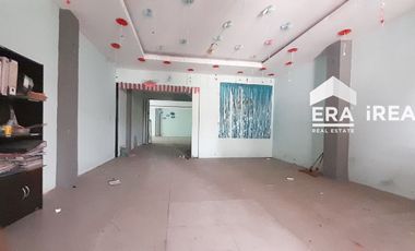 RUANG USAHA 3 LANTAI DIJUAL ATAU DISEWAKAN DI COLOMADU DEKAT PASAR COLOMADU, LUWES KARTASURA
