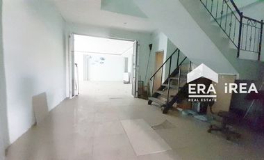 RUANG USAHA 3 LANTAI DIJUAL ATAU DISEWAKAN DI COLOMADU DEKAT PASAR COLOMADU, LUWES KARTASURA