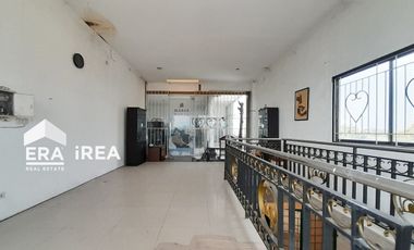 RUANG USAHA 3 LANTAI DIJUAL ATAU DISEWAKAN DI COLOMADU DEKAT PASAR COLOMADU, LUWES KARTASURA