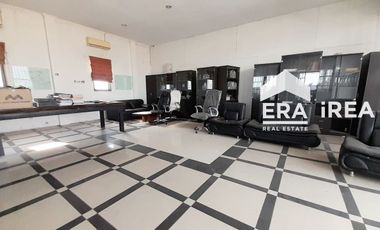 RUANG USAHA 3 LANTAI DIJUAL ATAU DISEWAKAN DI COLOMADU DEKAT PASAR COLOMADU, LUWES KARTASURA