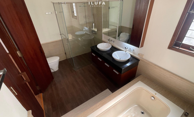 disewakan townhouse lingkungan asri 4br lokasi kemang ampera