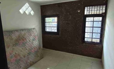 Rumah murah cocok buat kantor yang luas tanah 300 m dengan KT 3 dan halaman depan muat banyak motor dan mobil