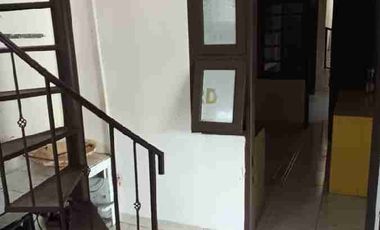 Rumah murah cocok buat kantor yang luas tanah 300 m dengan KT 3 dan halaman depan muat banyak motor dan mobil