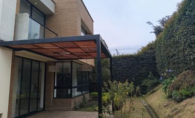 ¡Vive la tranquilidad que mereces en esta hermosa casa en Cajicá!!