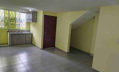 VENDO CASA RENTERA, DE TRES PISOS Y TERRAZA, EN TERRENO DE 75M2 EN TURUBAMBA DE MONJAS 2, SUR DE QUITO