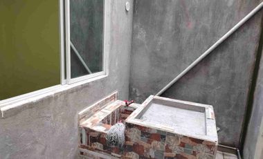 VENDO CASA RENTERA, DE TRES PISOS Y TERRAZA, EN TERRENO DE 75M2 EN TURUBAMBA DE MONJAS 2, SUR DE QUITO