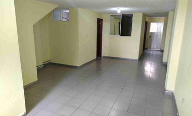 VENDO CASA RENTERA, DE TRES PISOS Y TERRAZA, EN TERRENO DE 75M2 EN TURUBAMBA DE MONJAS 2, SUR DE QUITO