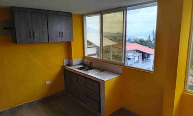 VENDO CASA RENTERA, DE TRES PISOS Y TERRAZA, EN TERRENO DE 75M2 EN TURUBAMBA DE MONJAS 2, SUR DE QUITO