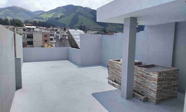 VENDO CASA RENTERA, DE TRES PISOS Y TERRAZA, EN TERRENO DE 75M2 EN TURUBAMBA DE MONJAS 2, SUR DE QUITO