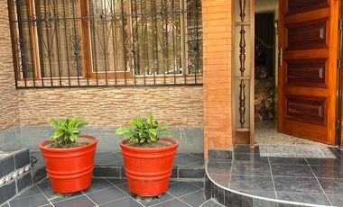 Exclusiva venta Casa Ate -160m2-4dorm-2pisos