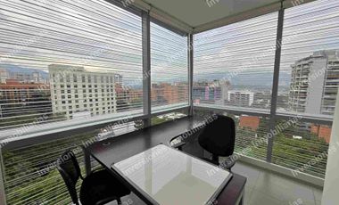 ¡¡Exclusiva Oficina en la milla de Oro!!