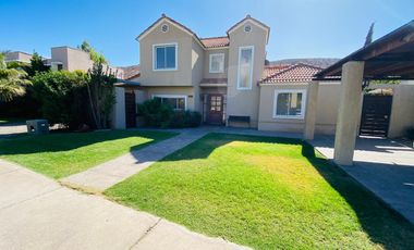 ARRIENDO CASA PROVENZAL TIERRAS LINDAS SANTA ELENA DE CHICUREO